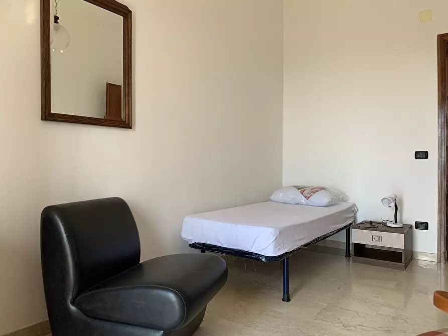 Immagine 10 di Stanza singola in affitto  a Catanzaro