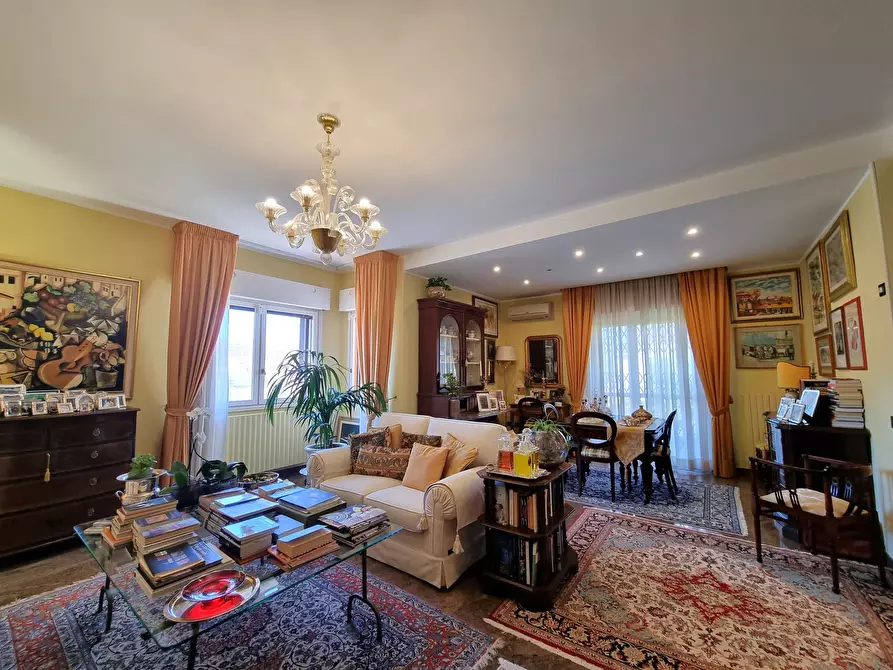 Immagine 3 di Casa bifamiliare in vendita  in Via Ugo Ortona 67 a Catanzaro