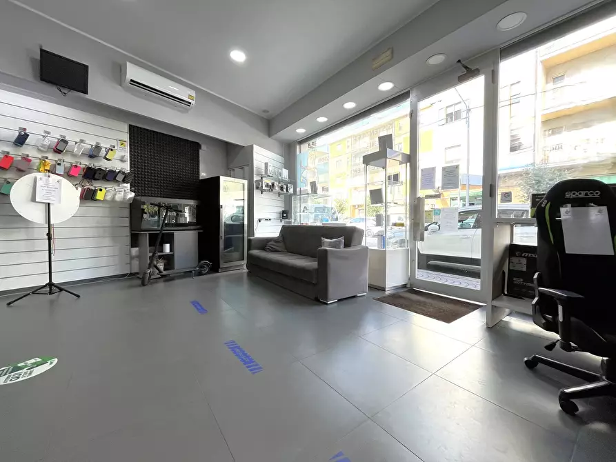 Immagine 1 di Locale commerciale in vendita  in Via Torrazzo 35 a Catanzaro