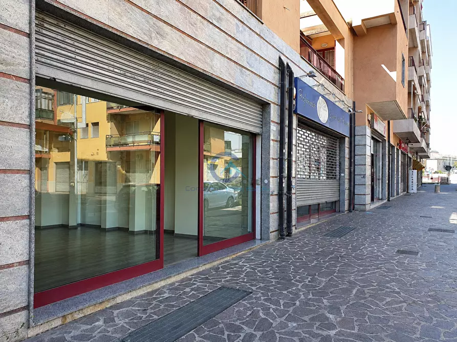 Immagine 7 di Locale commerciale in vendita  in Viale Crotone 37 a Catanzaro