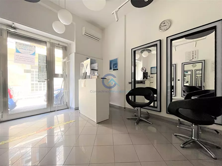 Immagine 1 di Locale commerciale in vendita  in Via Zara 3 a Catanzaro