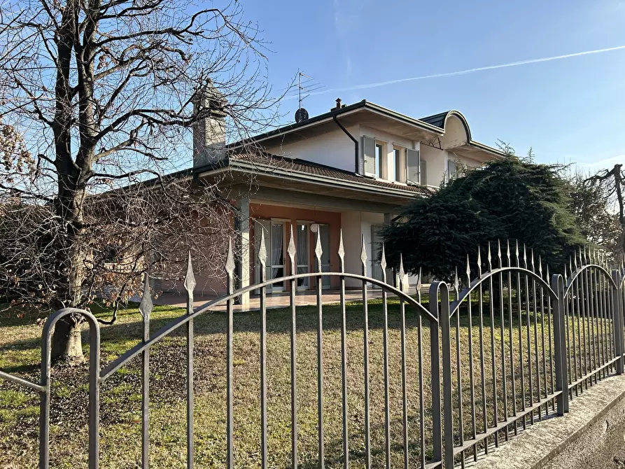 Immagine 1 di Villa in vendita  in via grazia deledda 5 a Pontoglio