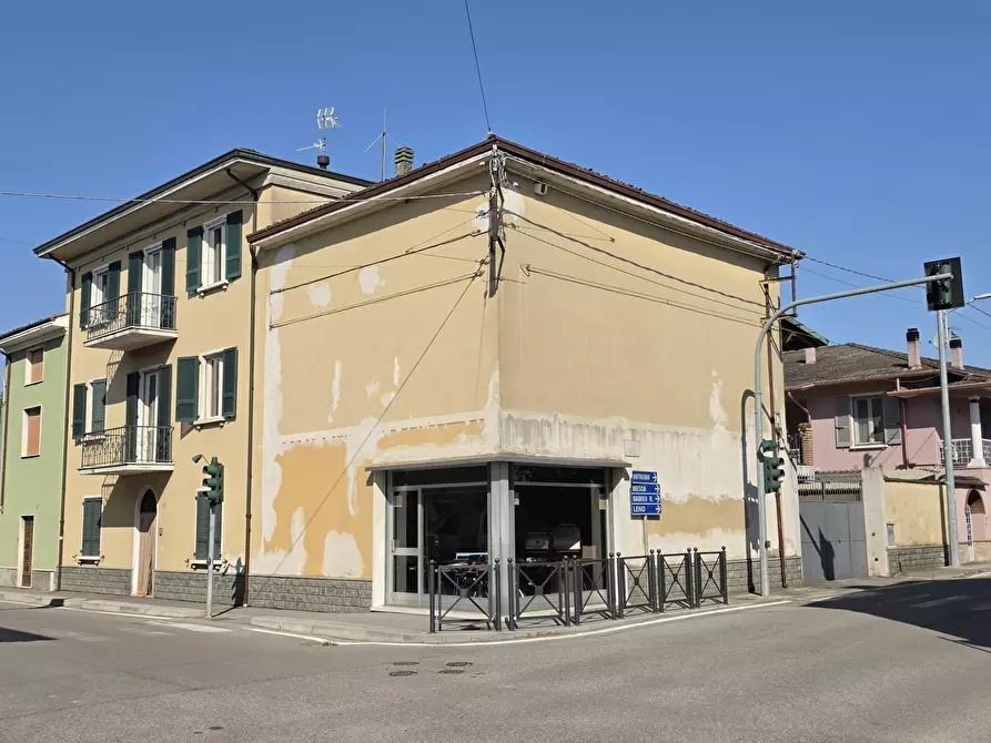 Immagine 3 di Locale commerciale in vendita  in Via Martiri della Libertà 2 a Gambara