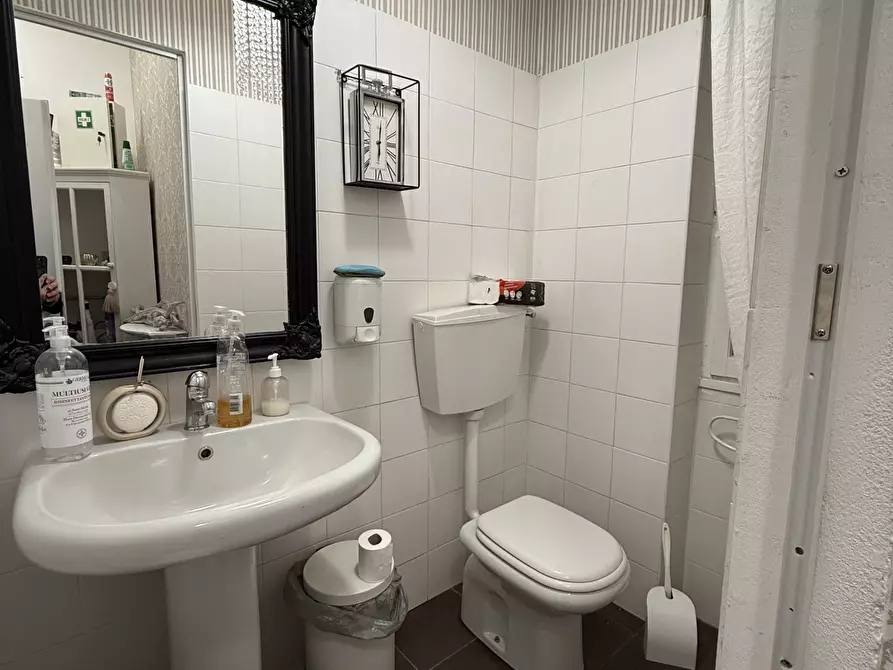 Immagine 6 di Locale commerciale in vendita  in Via Giulio Uberti 2 a Brescia