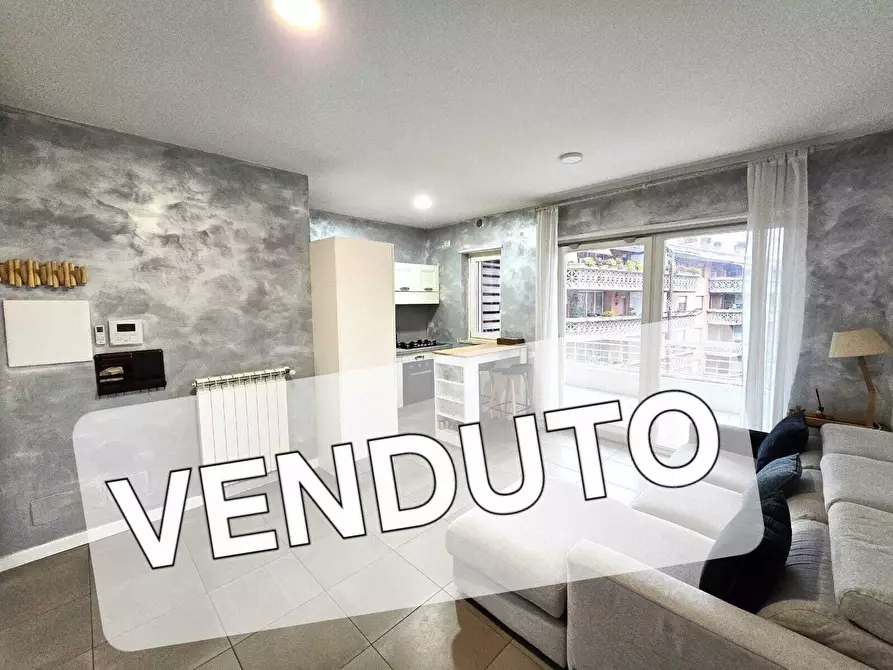 Immagine 1 di Bilocale in vendita  in Via Guglielmo Petroni 38 a Roma