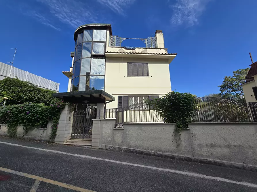 Immagine 26 di Quadrilocale in vendita  in Via Ramiro Fabiani 116 a Roma