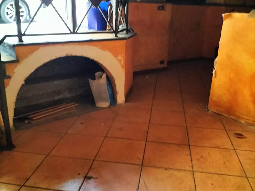 Immagine 5 di Locale commerciale in affitto  in via dei volsci a Roma