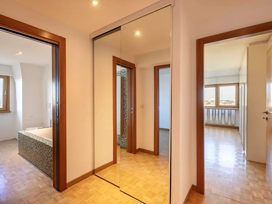 Immagine 18 di Trilocale in vendita  in Via Pietro Mascagni a Roma