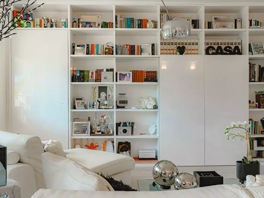 Immagine 30 di Pentalocale in vendita  in Via Misurina a Roma