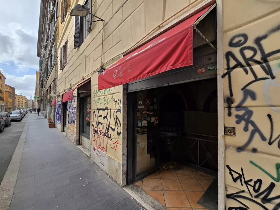 Immagine 20 di Locale commerciale in affitto  in Via dei Volsci 105 a Roma