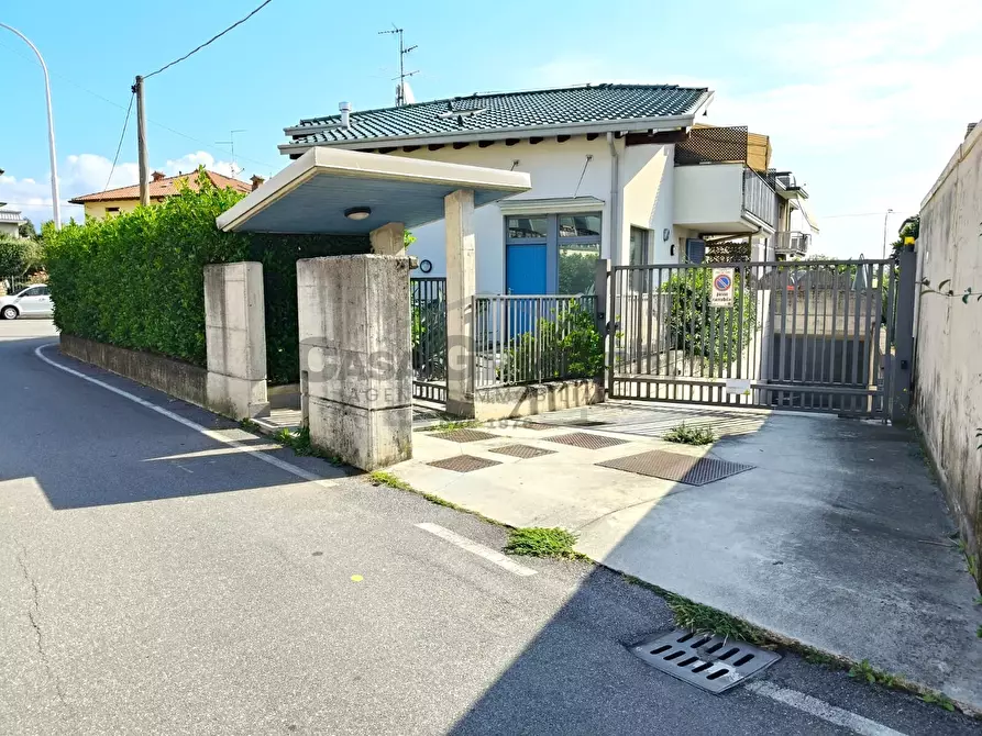 Immagine 32 di Bilocale in vendita  in Via G. Mazzini 1/b a Ponte San Pietro
