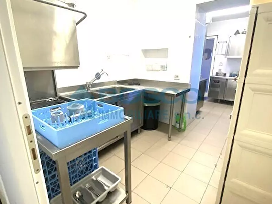 Immagine 21 di Bar / Ristorante in vendita  a Lerici