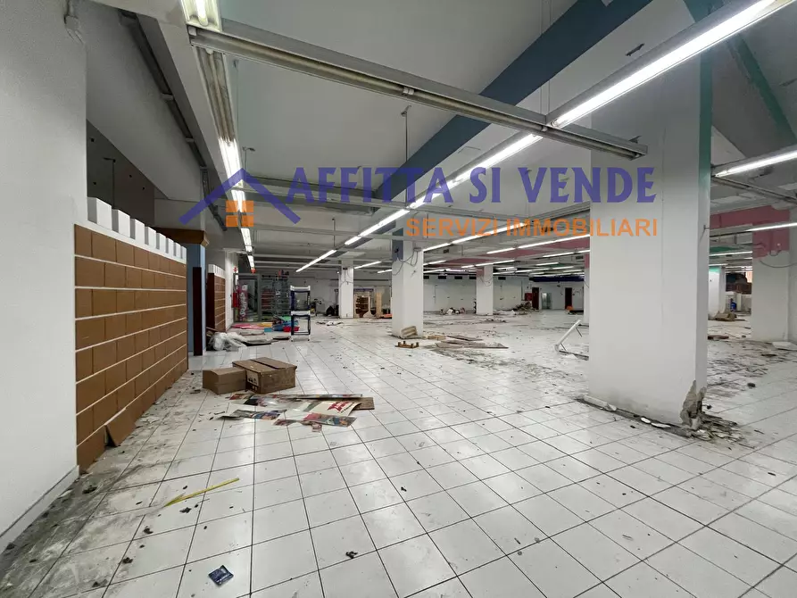 Immagine 3 di Locale commerciale in affitto  in Via Tevere 72 a Siracusa