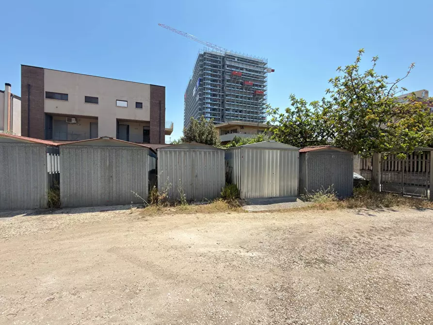 Immagine 5 di Garage in vendita  in Via dei Pretuzi 15 a Pescara