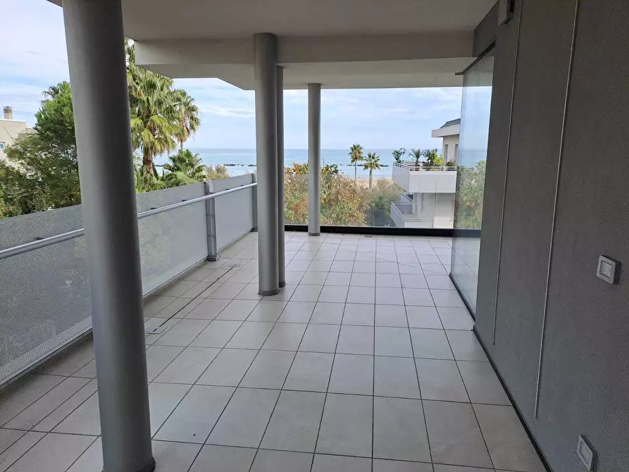 Immagine 16 di Trilocale in affitto  a Pescara