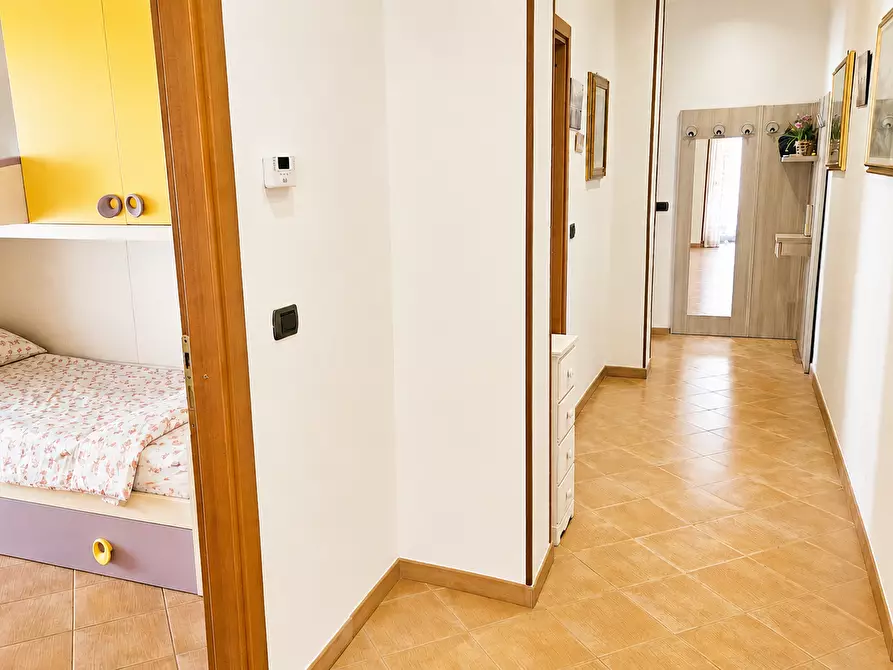 Immagine 21 di Trilocale in vendita  a Rapallo