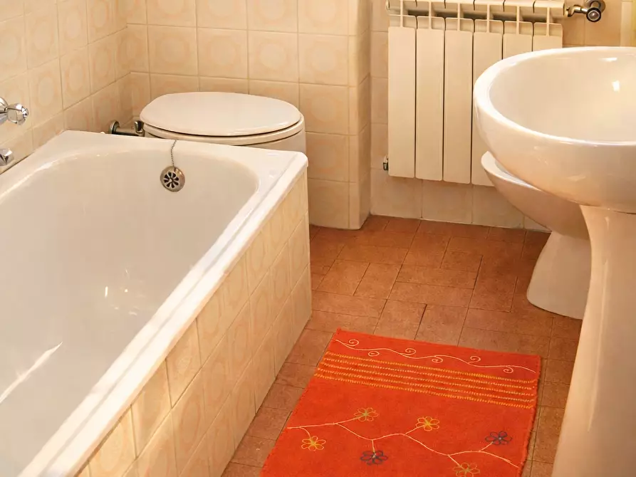 Immagine 12 di Trilocale in vendita  a Rapallo