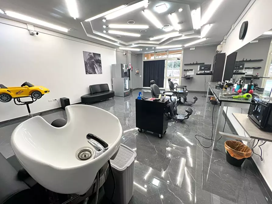 Immagine 9 di Attività commerciale in vendita  in Via Provinciale Capena 31 a Capena