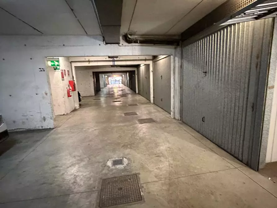 Immagine 11 di Garage in vendita  in via Amico Aspertini a Roma
