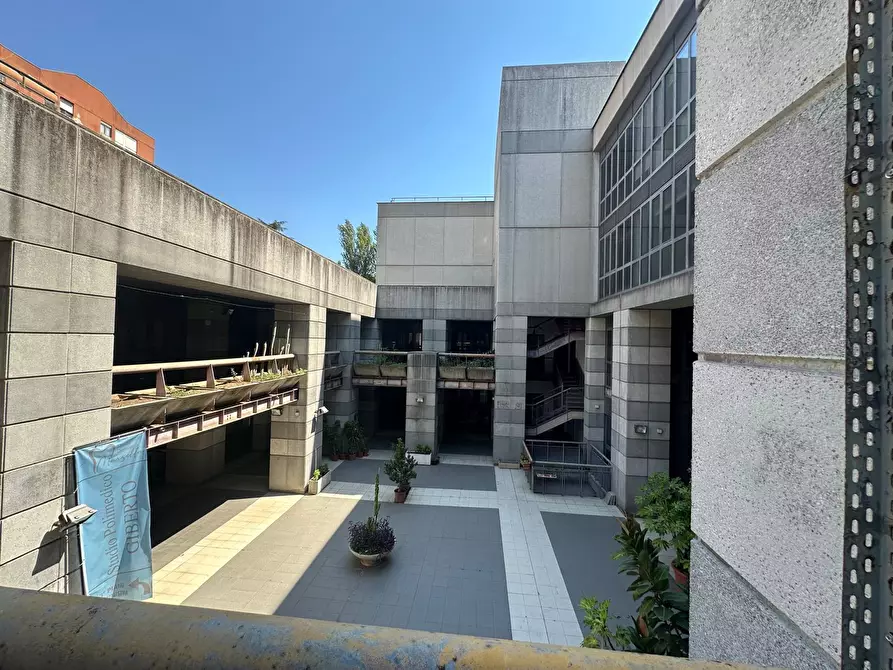 Immagine 20 di Ufficio in affitto  in Via Monte Giberto 133 a Roma