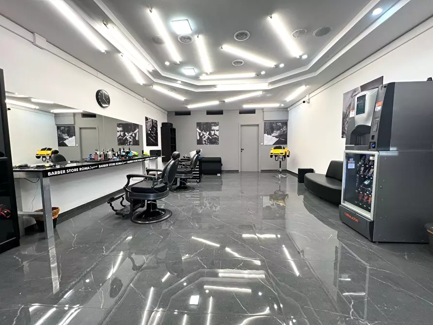 Immagine 2 di Attività commerciale in vendita  in Via Provinciale Capena 31 a Capena