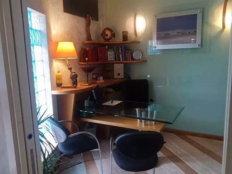 Immagine 3 di Locale commerciale in affitto  a Fara In Sabina