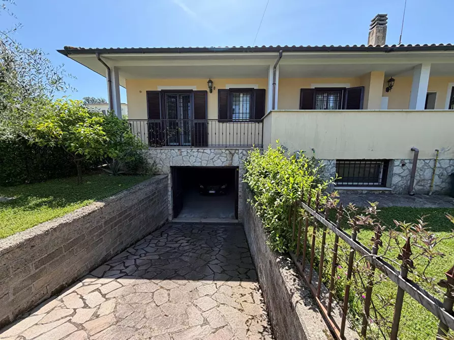 Immagine 9 di Villa in vendita  a Castelnuovo Di Porto