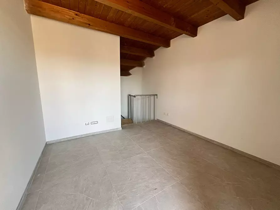 Immagine 9 di Bilocale in vendita  a Capena