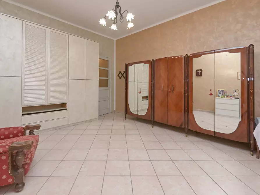 Immagine 30 di Quadrilocale in vendita  in via Livorno 9 a Torino