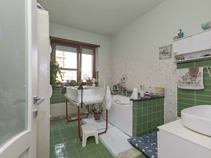 Immagine 27 di Pentalocale in vendita  in Via Trana a Torino