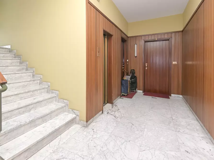 Immagine 52 di Pentalocale in vendita  in Via Trana a Torino