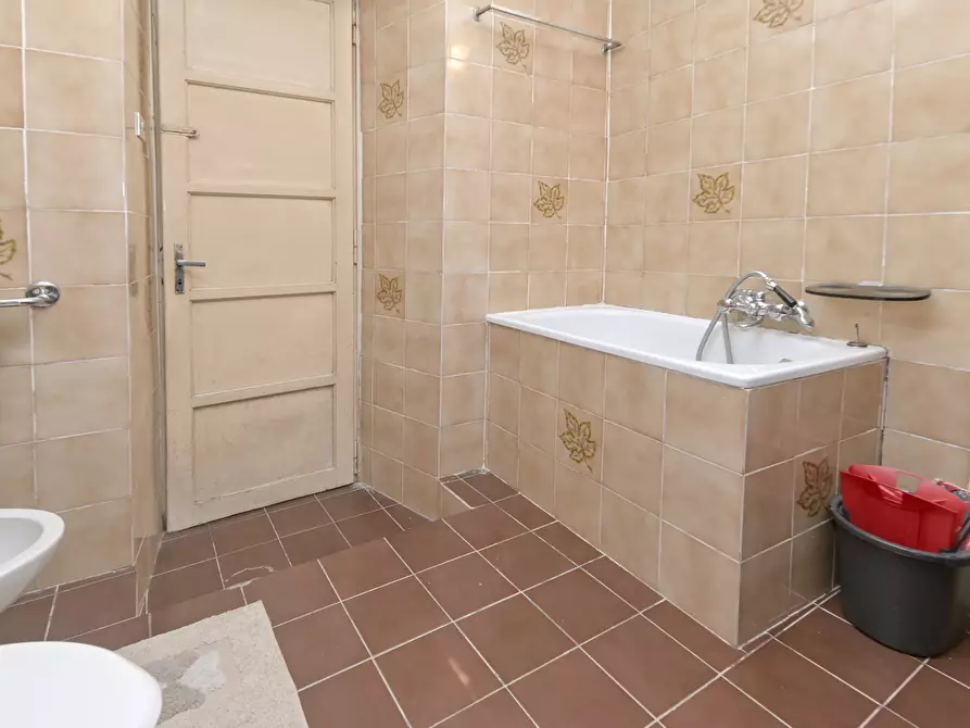 Immagine 56 di Pentalocale in vendita  in via torino 4 a Lemie