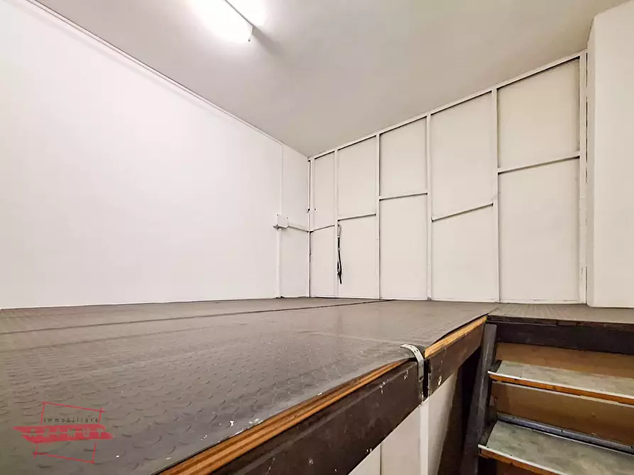 Immagine 6 di Locale commerciale in vendita  in Corso Vercelli 210 a Torino