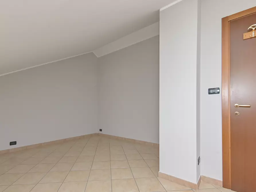 Immagine 24 di Mansarda in vendita  in Via Tirreno 155 a Torino