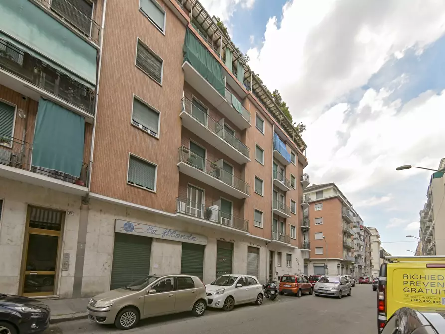 Immagine 23 di Locale commerciale in vendita  in via emanuel 22 a Torino