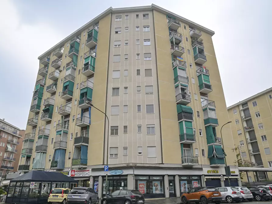 Immagine 6 di Locale commerciale in affitto  in piazza respighi 5 a Torino