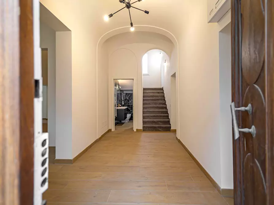 Immagine 5 di Villa in vendita  a Cascina