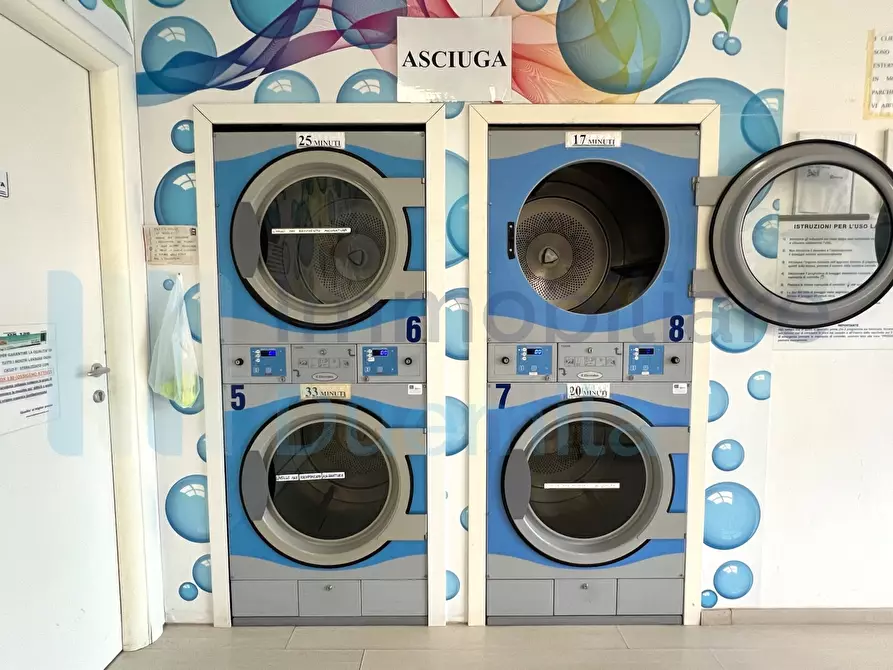 Immagine 29 di Attività artigianale in vendita  a Bologna