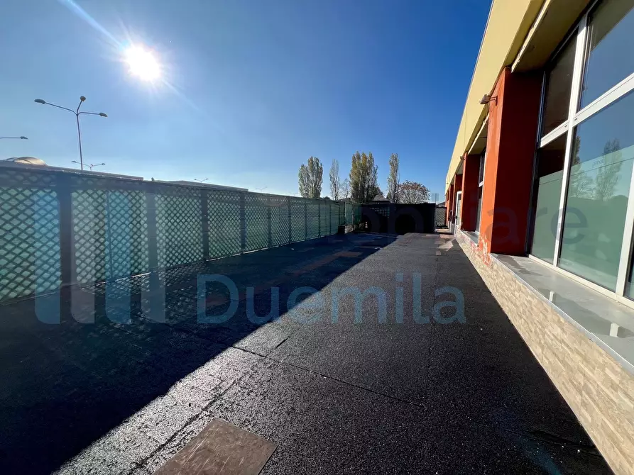 Immagine 8 di Locale commerciale in affitto  a Sant'agata Bolognese