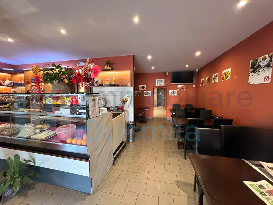 Immagine 4 di Locale commerciale in vendita  a Bologna