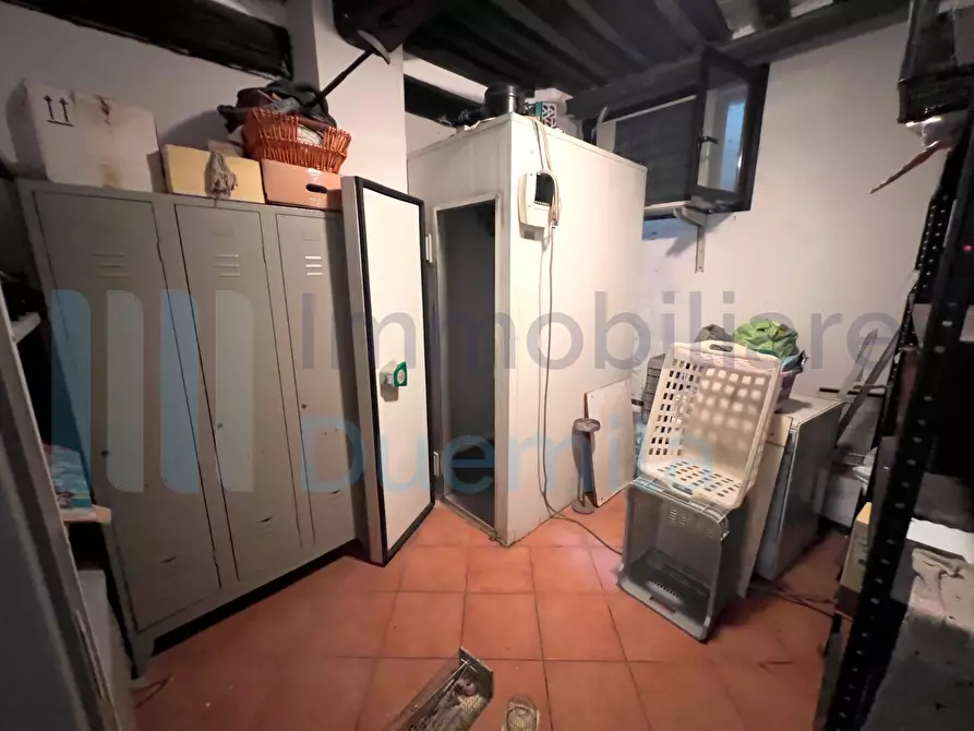 Immagine 10 di Locale commerciale in vendita  a Zola Predosa