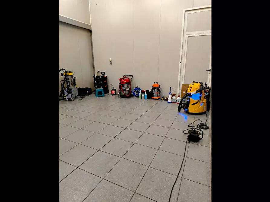 Immagine 3 di Attività artigianale in vendita  a Bologna