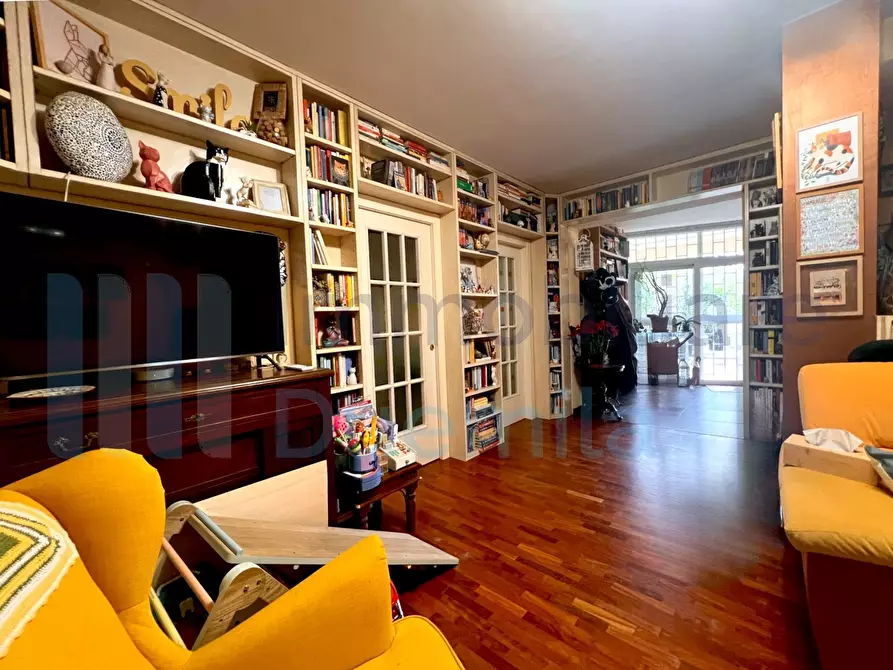 Immagine 1 di Pentalocale in vendita  a Bologna