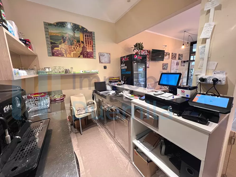 Immagine 10 di Locale commerciale in vendita  a Casalecchio Di Reno