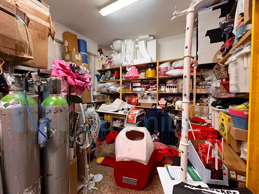 Immagine 15 di Attività commerciale in vendita  a Bologna