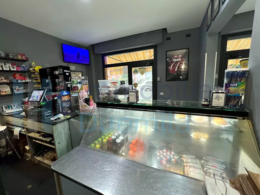 Immagine 14 di Tabaccheria in vendita  a Bologna