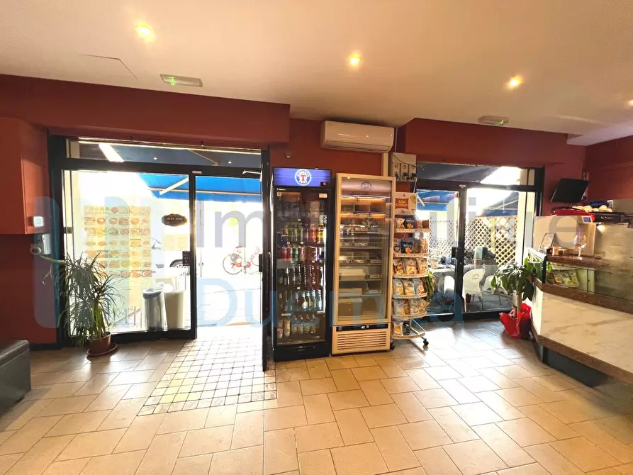 Immagine 12 di Locale commerciale in vendita  a Bologna
