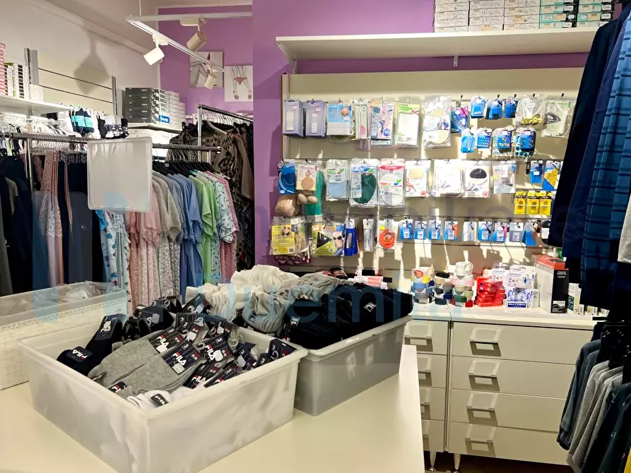 Immagine 8 di Attività commerciale in vendita  a Bologna