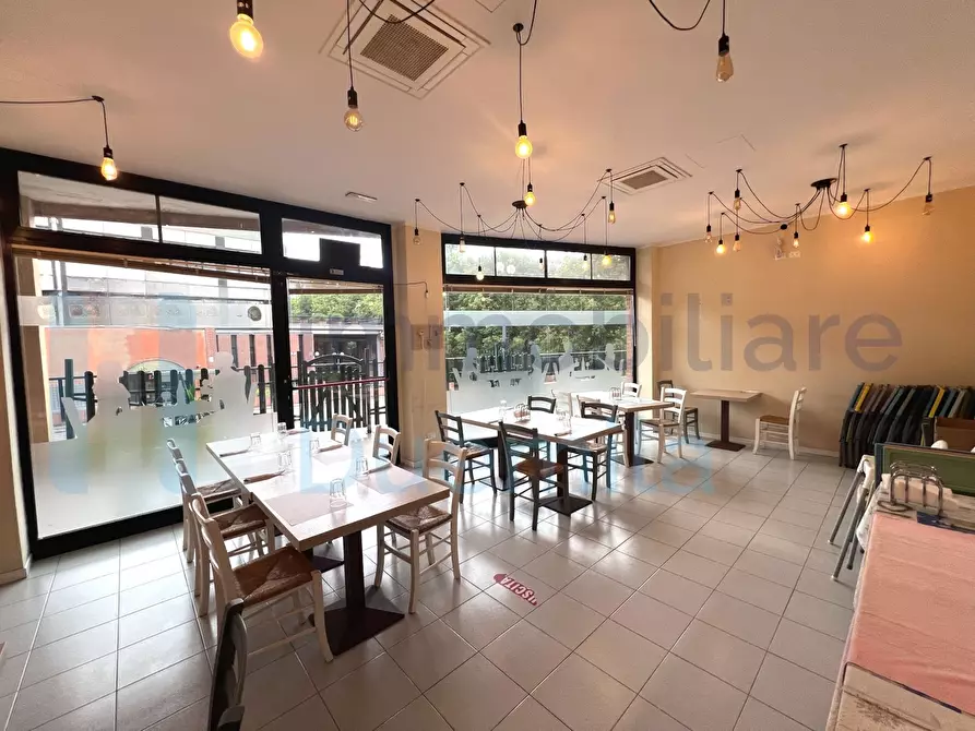 Immagine 6 di Locale commerciale in vendita  a Casalecchio Di Reno