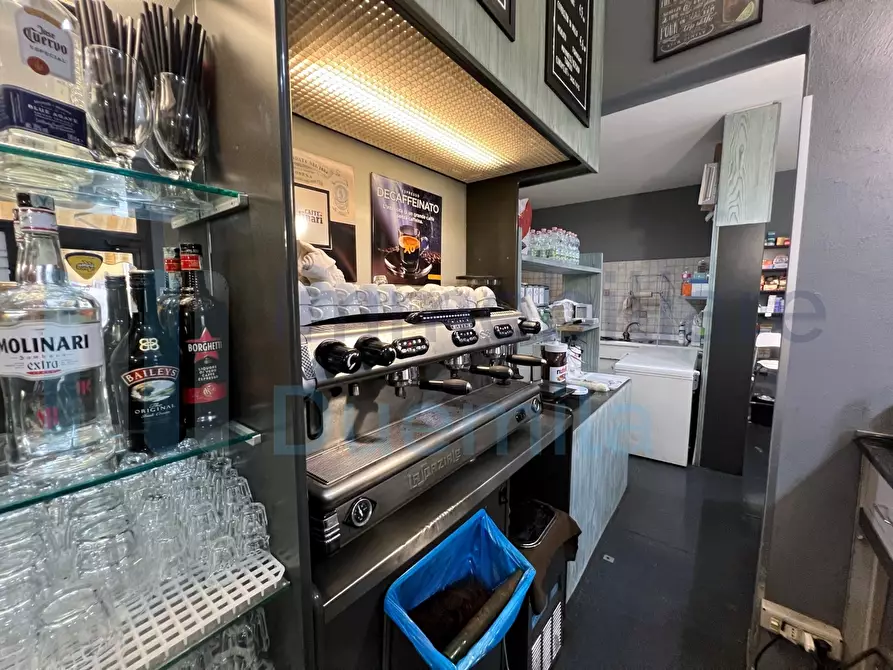 Immagine 12 di Tabaccheria in vendita  a Bologna